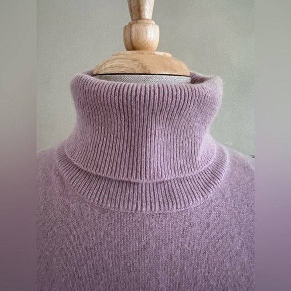 Sutton Studio 100% Cashmere Turtleneck Sweater | Lilac Pink | S - Picture 3 of 4